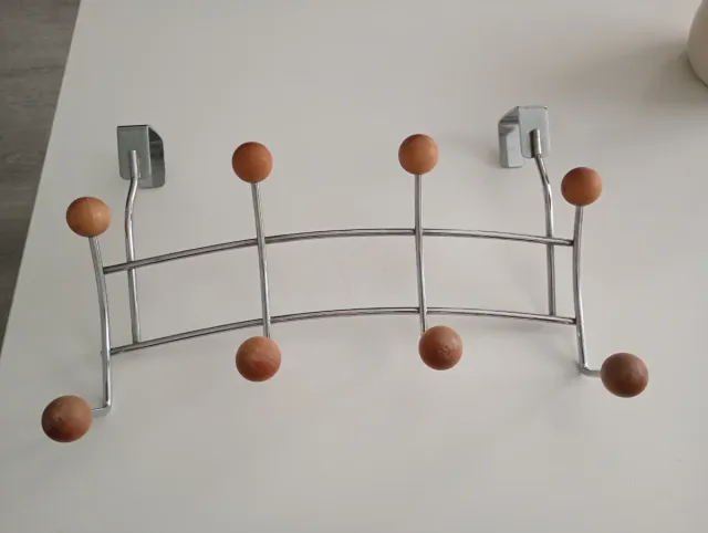 Perchero de puerta, con bolas de madera