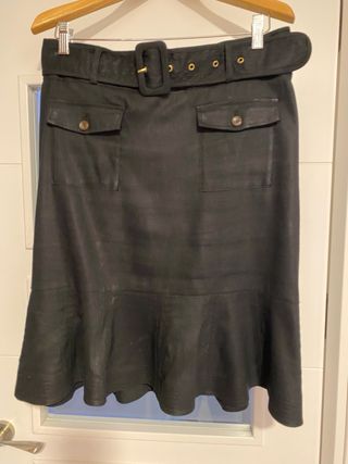 Falda negra Calvin Klein con cinturón