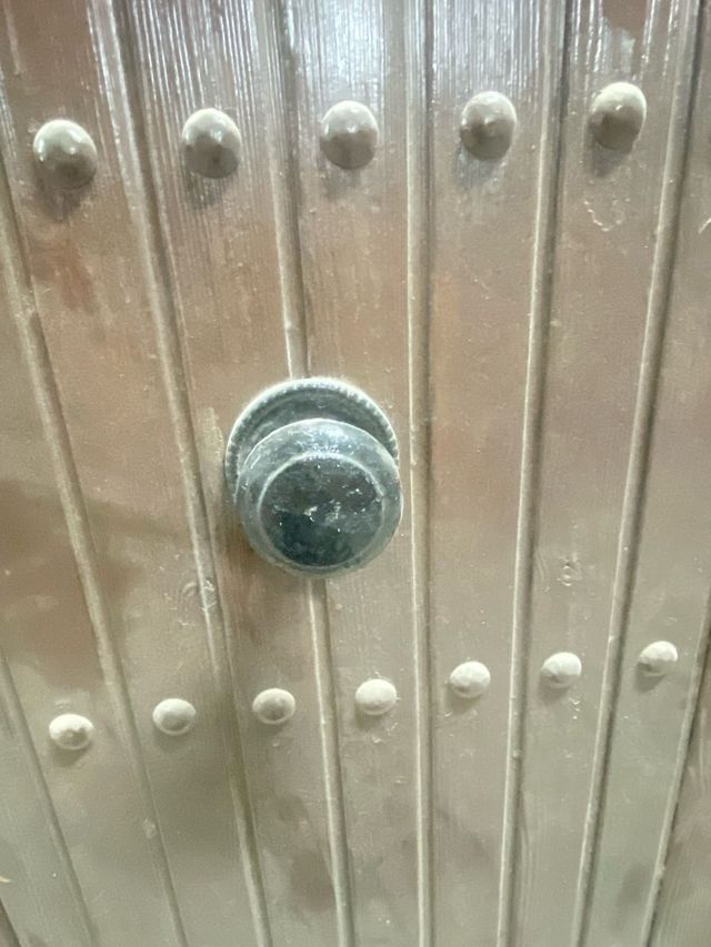 Puerta madera maciza marrón