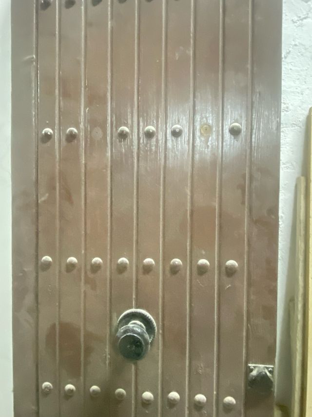 Puerta madera maciza marrón