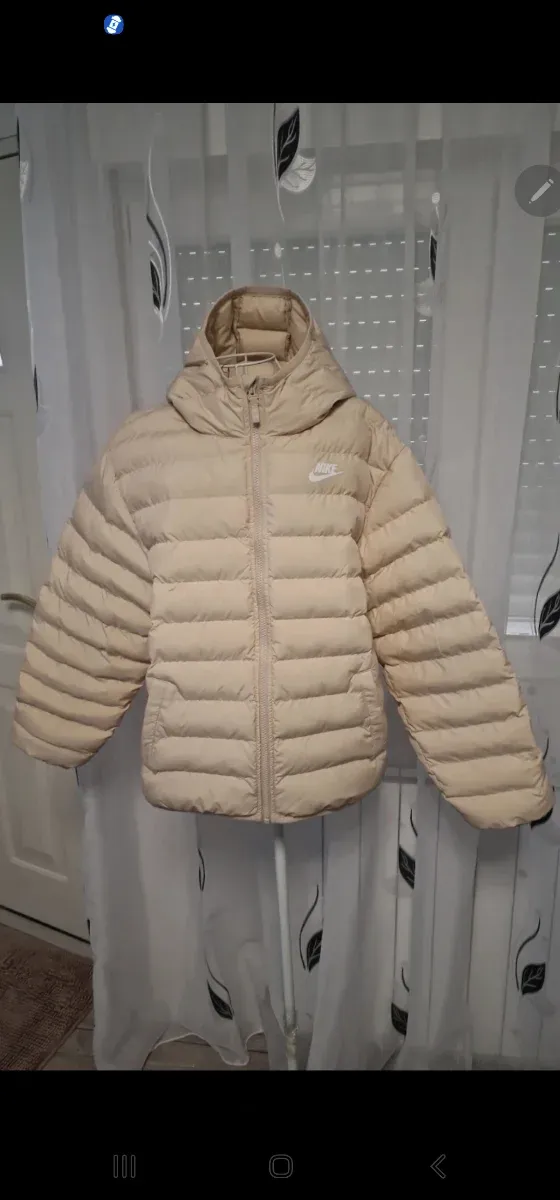 Abrigo Nike acolchado beige