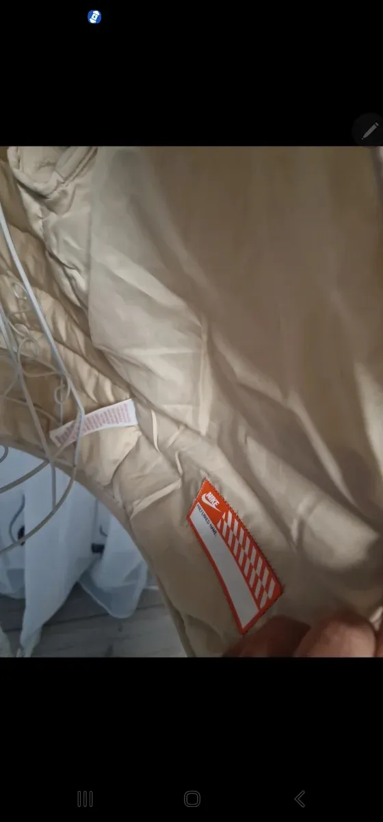 Abrigo Nike acolchado beige