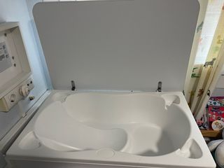 Cómoda bebé con cambiador y bañera