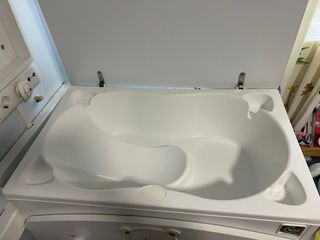 Cómoda bebé con cambiador y bañera