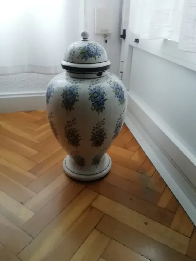 Jarrón antiguo floral