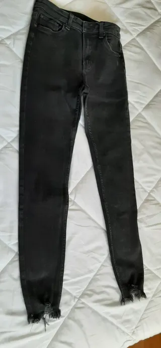 Pantalón vaquero pitillo negro mujer