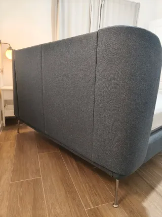 Estructura de cama tapizada con somier 160x200cm.