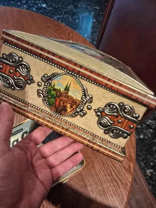 2 Cajas Metálicas Vintage: Cola Cao y Paisaje