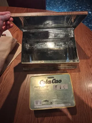 2 Cajas Metálicas Vintage: Cola Cao y Paisaje