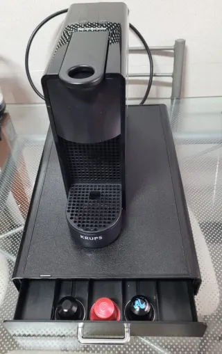 Cafetera Nespresso Krups con cajón