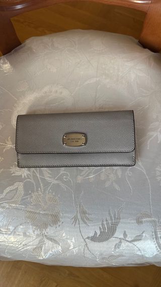 Billetera Michael Kors Gris