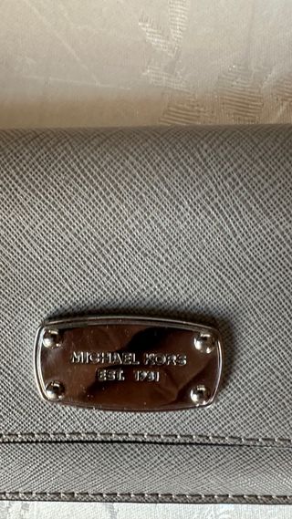 Billetera Michael Kors Gris