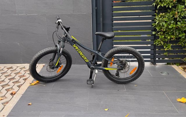 Bici Niño Specialized Fatboy 20' Negra/Amarilla