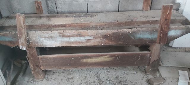 Banco antiguo de madera