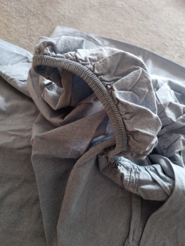 Sábana bajera de algodón gris para cama de 90cm