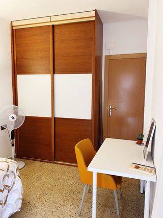 Habitación con terraza propia en Badalona