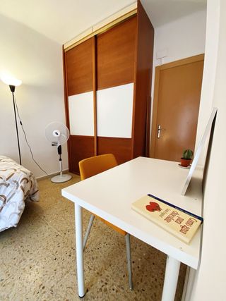 Habitación con terraza propia en Badalona