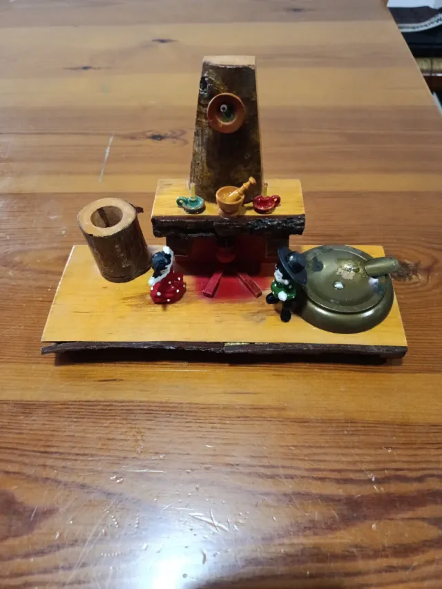 Decoración rústica madera y metal. Chimenea.