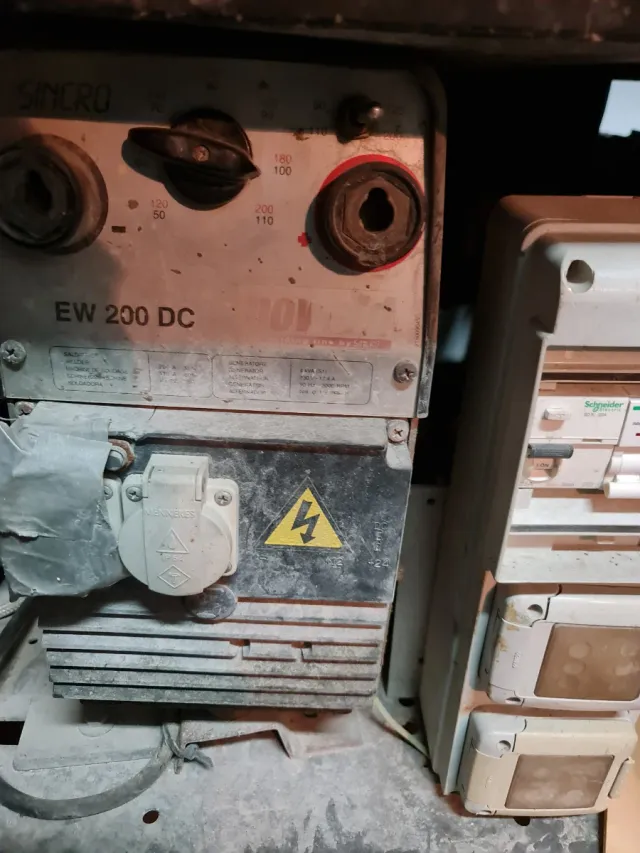 Motosoldadora y Generador EW 200 DC Honda