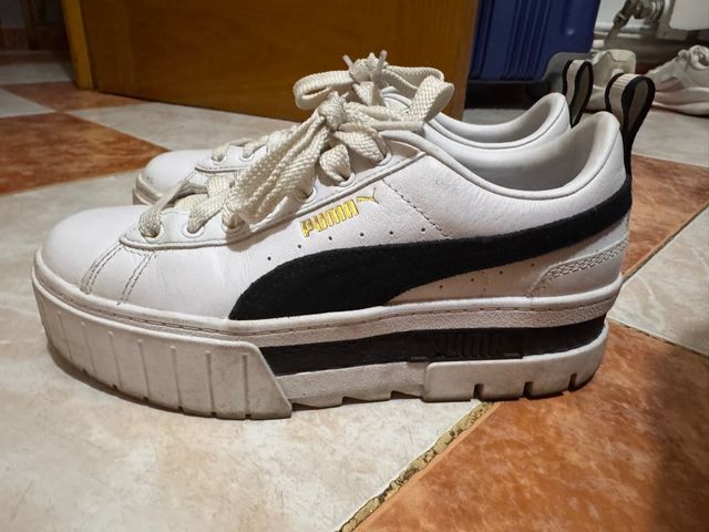 Zapatillas Puma Blancas y Negras
