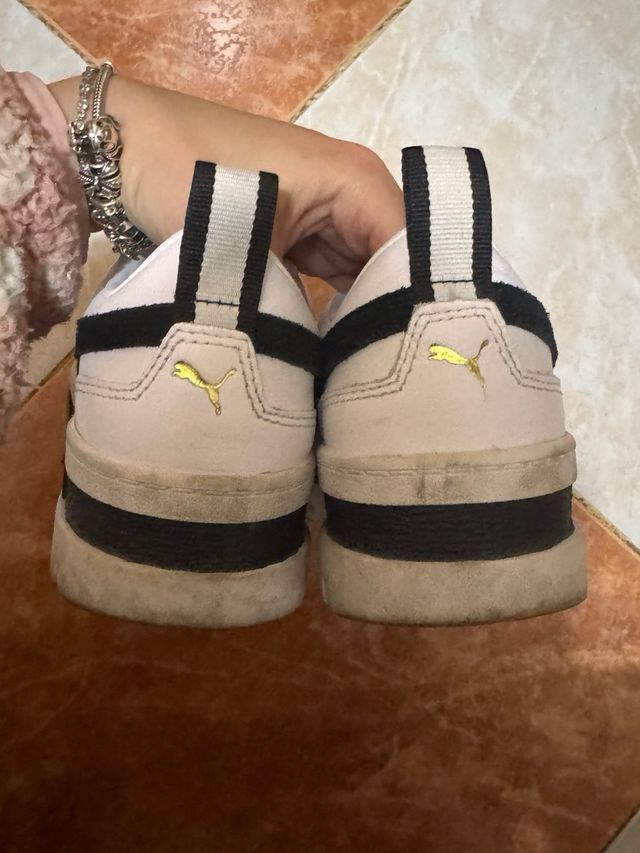 Zapatillas Puma Blancas y Negras