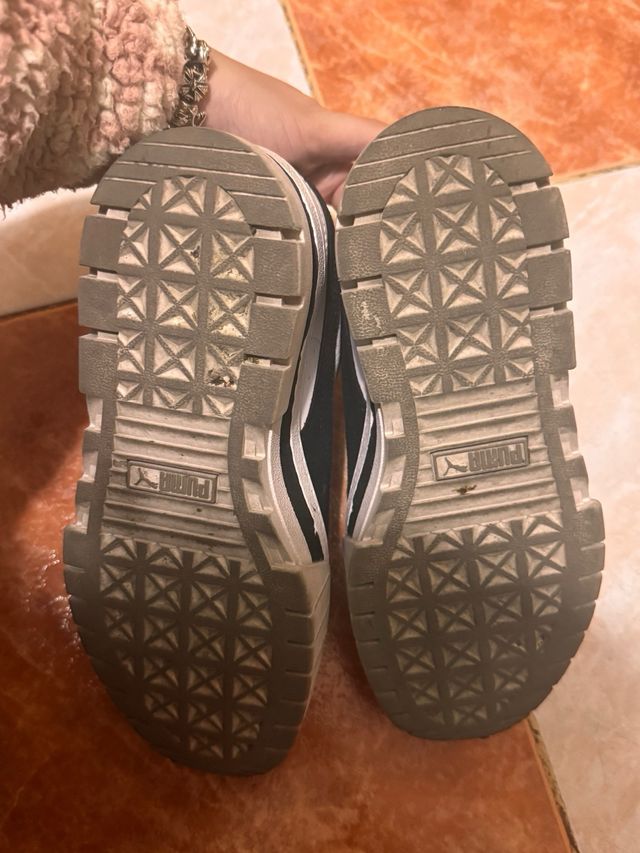 Zapatillas Puma Blancas y Negras