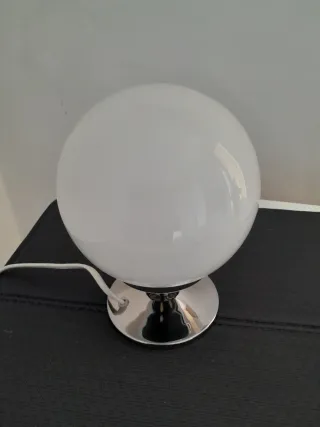 Lampada da tavolo vintage in metallo e vetro