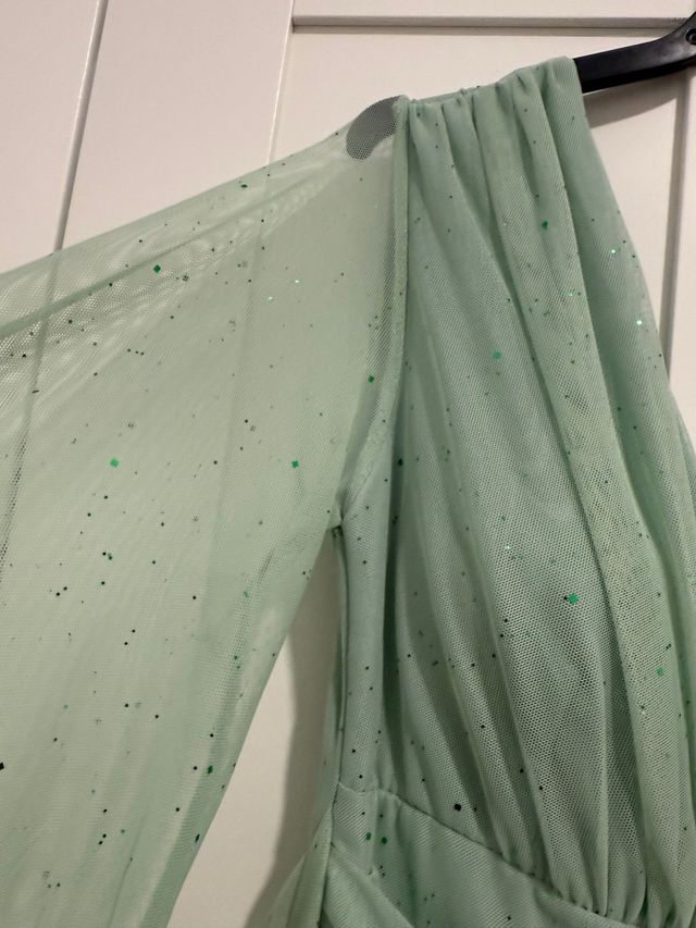 Vestido fiesta verde pastel con brillos