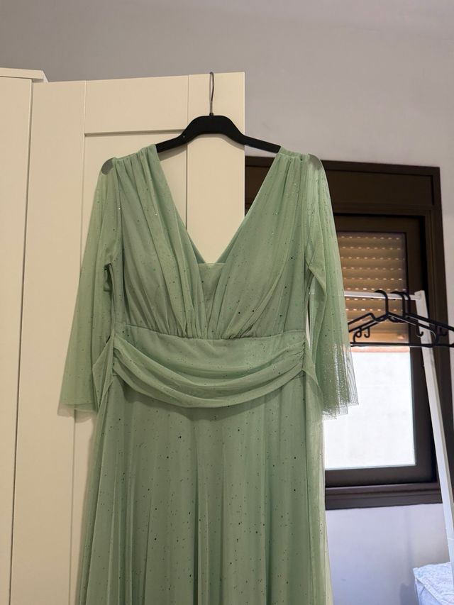 Vestido fiesta verde pastel con brillos