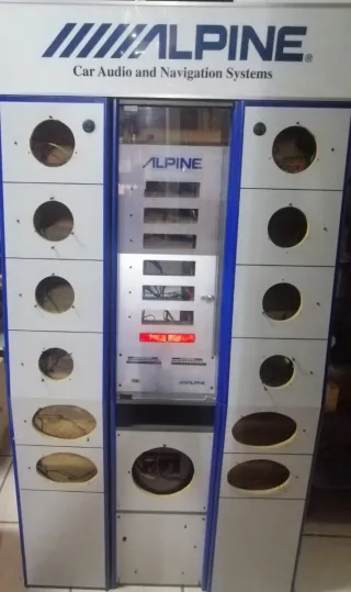 Expositor Mueble Alpine Radio y Altavoces