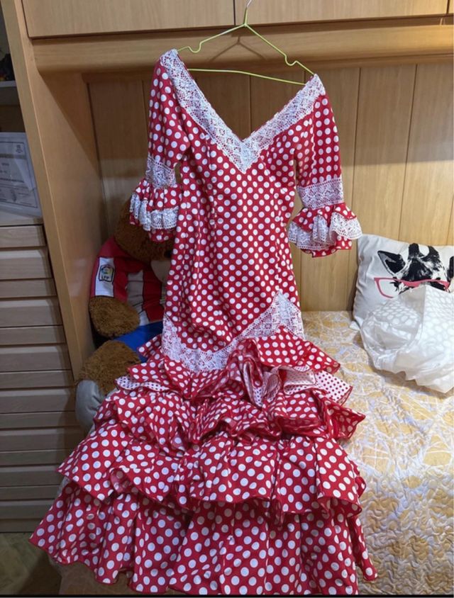 Traje de flamenca rojo y blanco