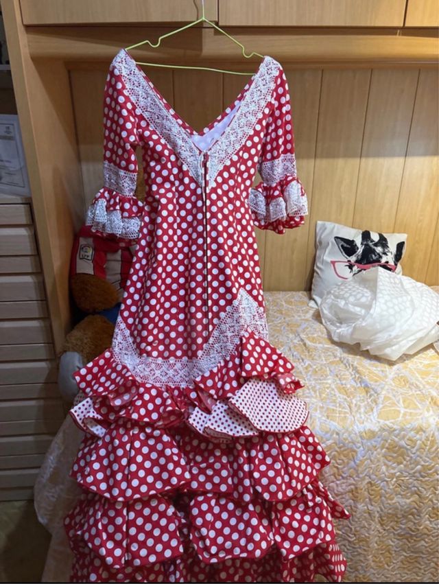 Traje de flamenca rojo y blanco