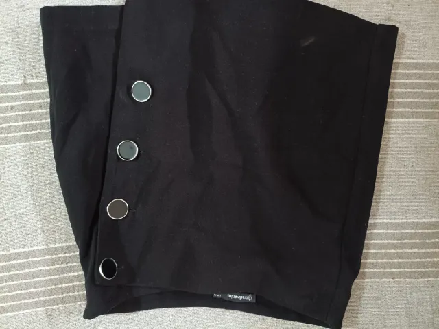 Falda Bershka floral azul y verde talla S