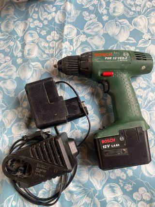 Taladro Bosch PSR 12 VES-2 con cargador