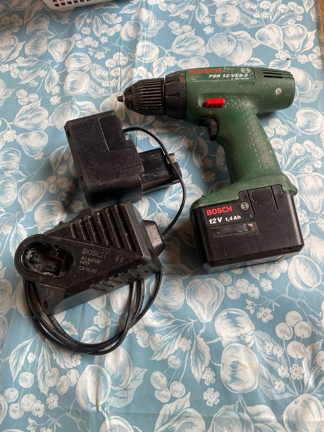 Taladro Bosch PSR 12 VES-2 con cargador