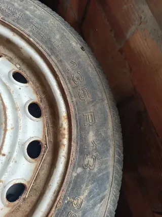 Neumático 135 R 13 para remolque/Seat Panda