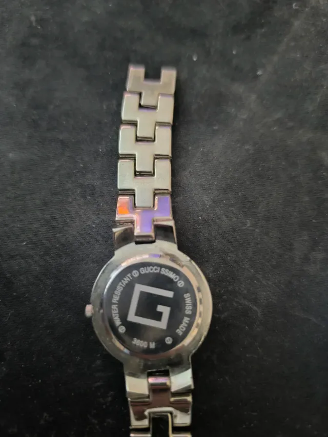 Reloj Gucci Mujer Negro y Plateado. OFERTA