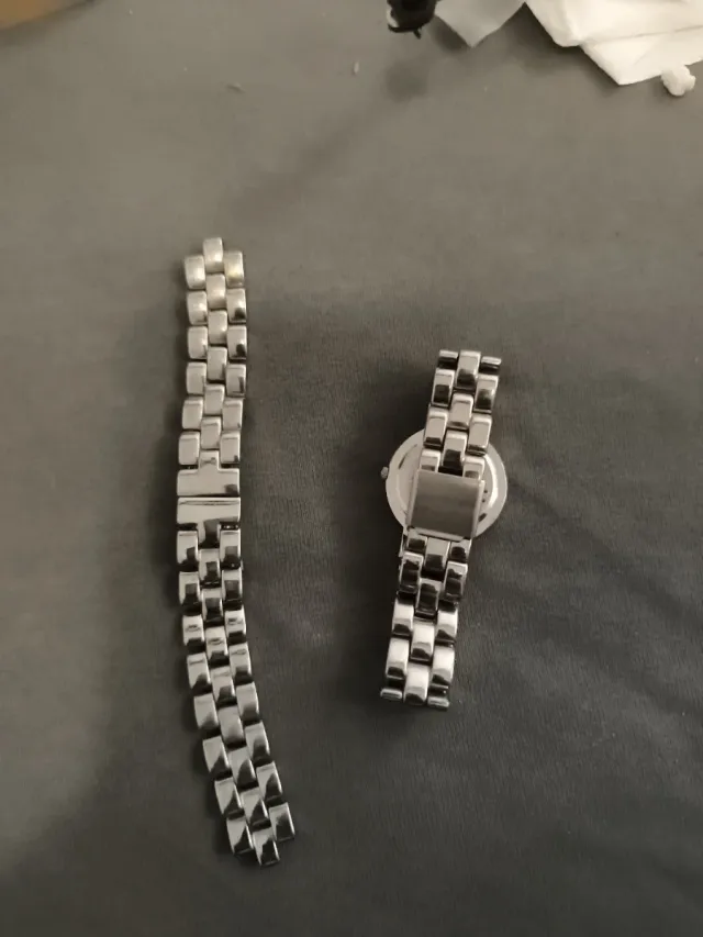 Reloj Gucci Mujer Negro y Plateado. OFERTA