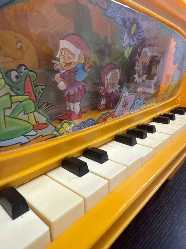 Piano Juguete Antiguo Amarillo