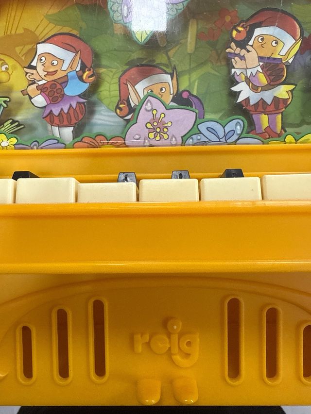 Piano Juguete Antiguo Amarillo