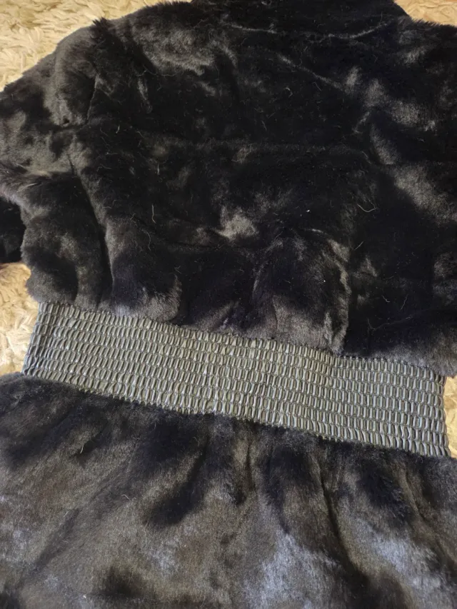 Abrigo pelo Fashion Nova negro