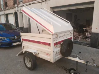 Remolque cerrado con tapa y rampa