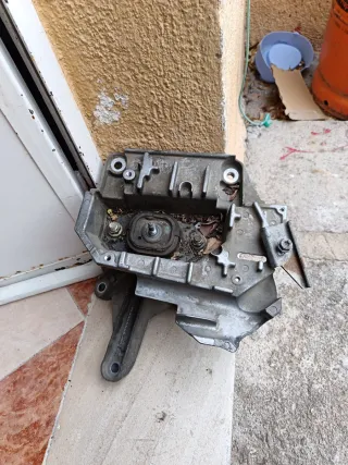 Soporte caja cambios y batería Renault Clio 3