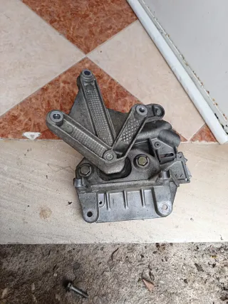 Soporte caja cambios y batería Renault Clio 3