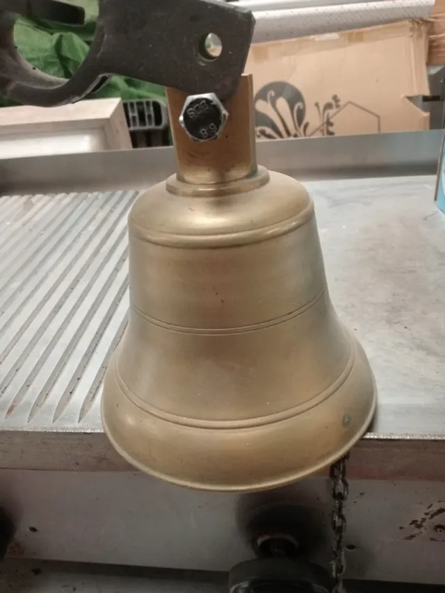 Campana de cobré 9con soporte