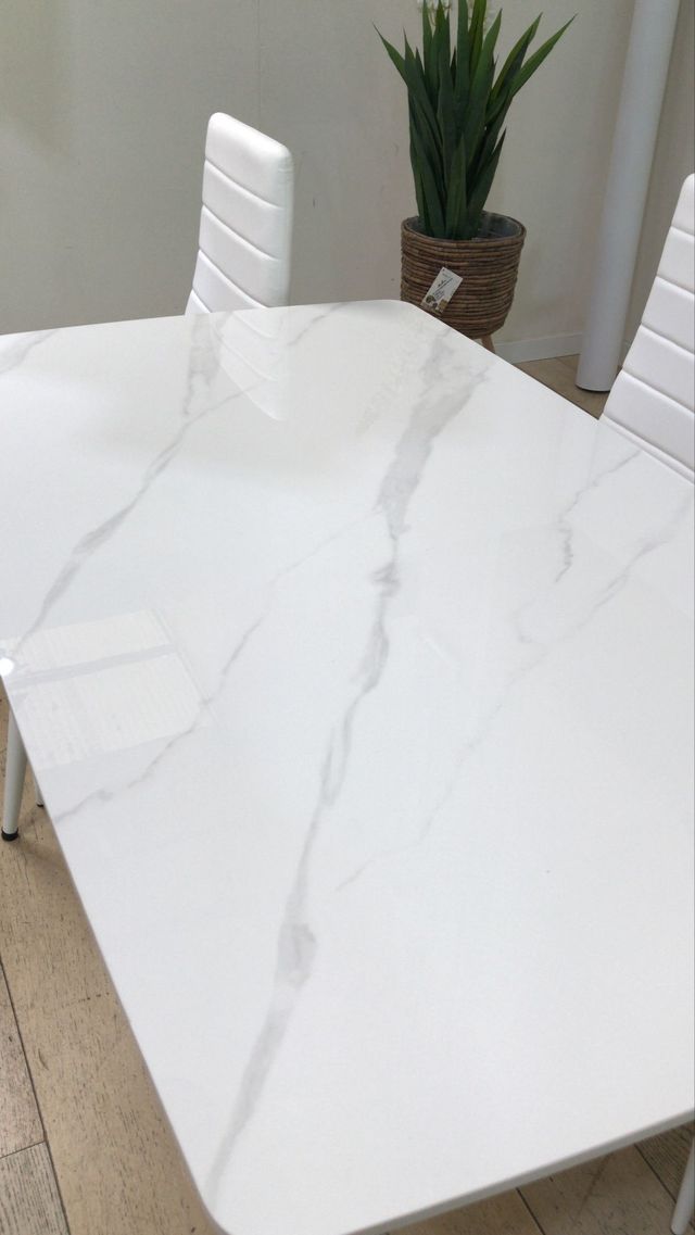 Mesa 120cm y 4 sillas , Ofertón!