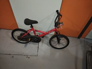Bicicleta infantil Btwin roja