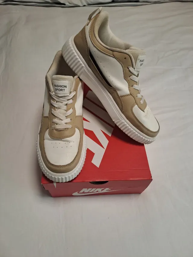 Zapatillas Fashion Sport Blancas y Beige