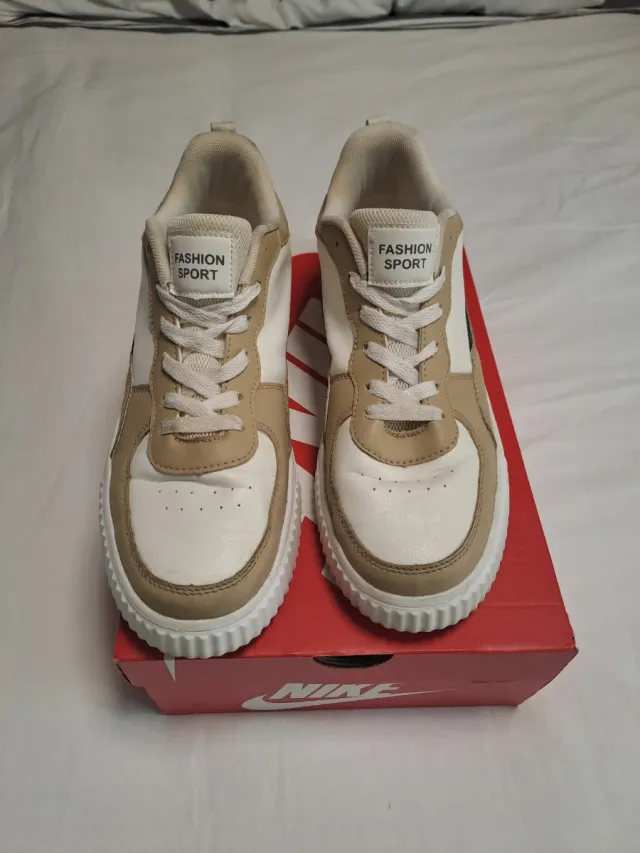 Zapatillas Fashion Sport Blancas y Beige