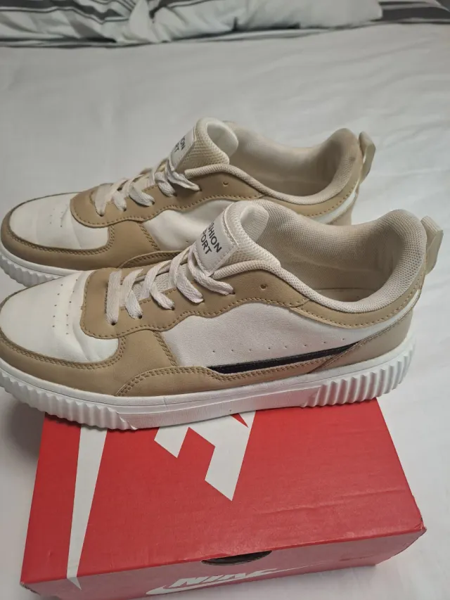 Zapatillas Fashion Sport Blancas y Beige